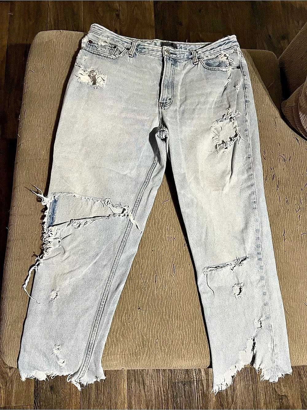 Abercrombie & Fitch A&F Mom Jean Distressed Blue Jeans
